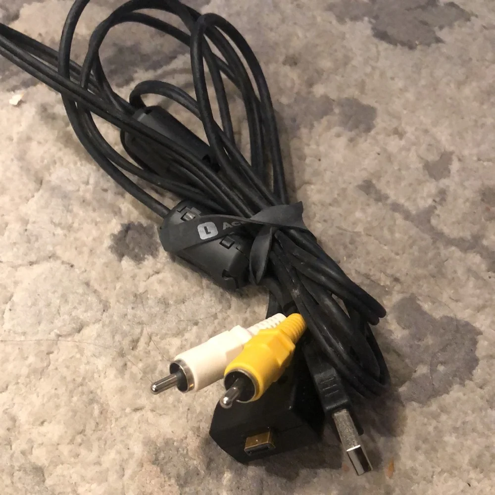 Genuine Nikon USB RCA AV Audio Cable ZCAT2035-0930 White and Yellow RCA